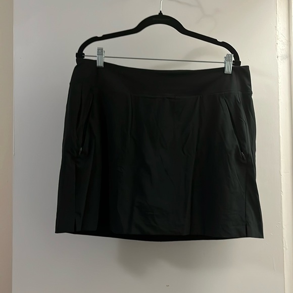 Athleta Dresses & Skirts - Athleta black skirt (with shorts underneath) in a size 16